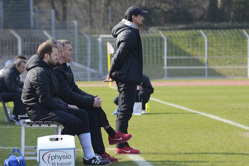 Das Trainerteam an der Seitenlinie