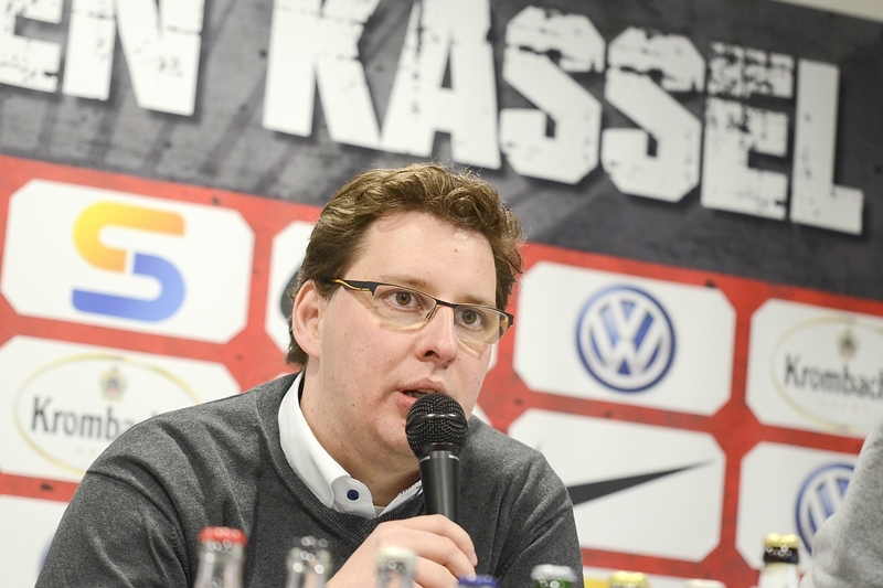KSV-Medienverantwortlicher Torsten Pfennig leitet die Pressekonferenz
