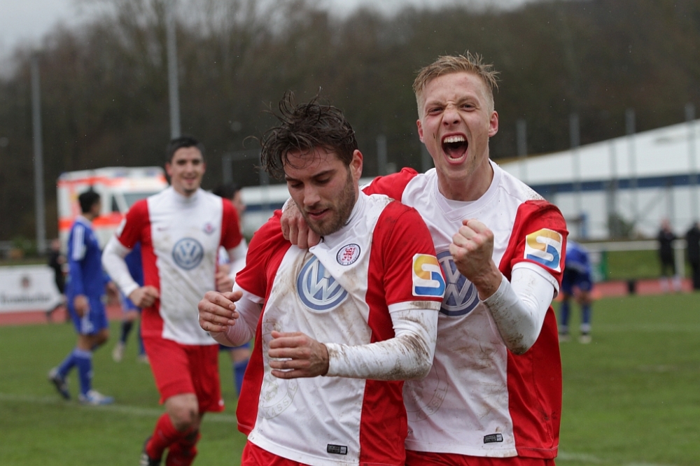 Friedrich und Müller bejubeln das 2:0 durch Bektashi