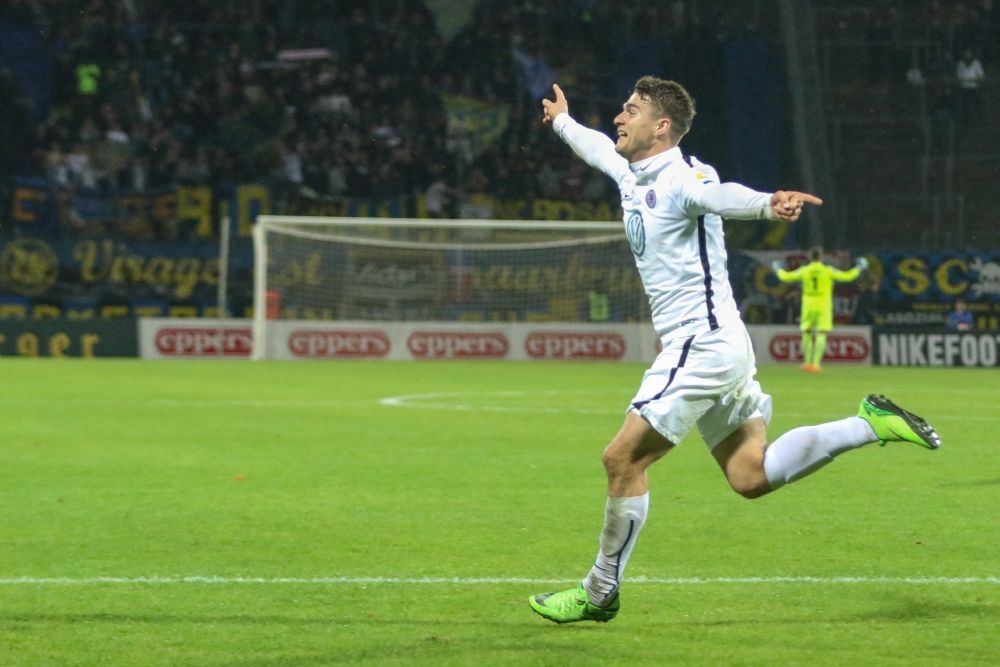 FC Saarbrücken - KSV Hessen Kassel; Endstand 0:1; im Bild v.l.n.r.:Torjubel von Benjamin Girth (KSV Hessen Kassel) Foto: Hedler