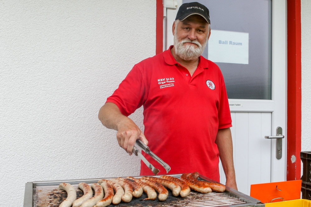 Mannschaftsvorstellung KSV Hessen Kassel auf dem Trainingsplatz am Clubhaus am 02.07.2016; für online
Foto: Hedler