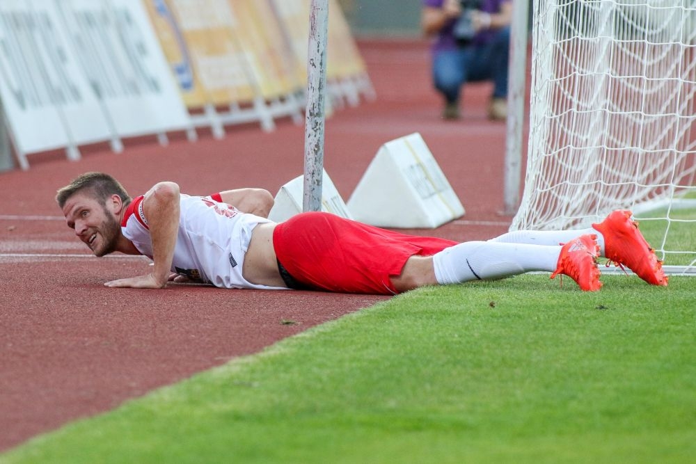 30.08.2016; KSV Hessen Kassel - Stuttgarter Kickers; im Bild v.l.n.r.: Tobias Damm (KSV Hessen Kassel) 
Foto: Hedler