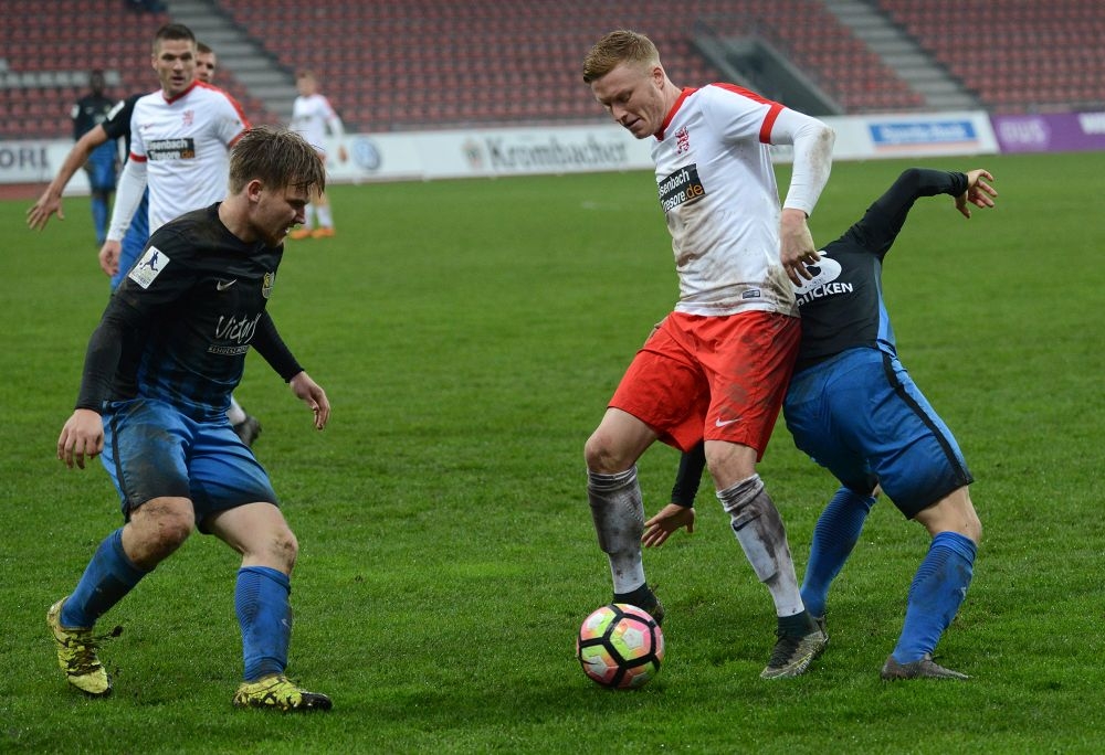 KSV Hessen Kassel, 1. FC Saarbrücken, Endstand 0:0, Tobias Damm, Nicolai Lorenzoni