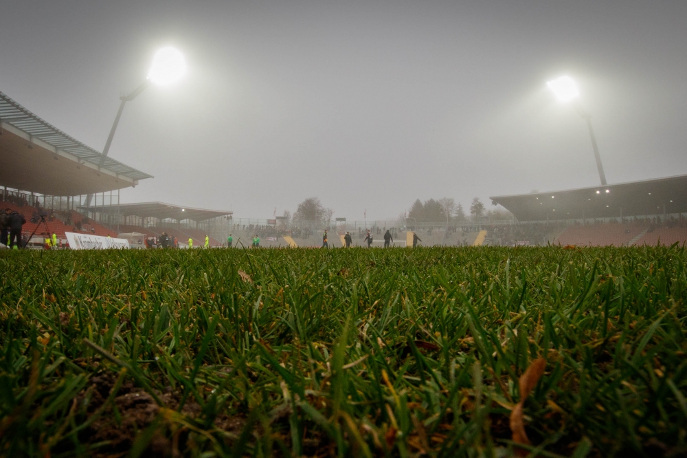 26.11.2016; Fussball; KSV Hessen Kassel - FC Nöttingen; im Bild: Feature; Herbst; Herbstwetter; Nebel; Auestadion
Foto: Hedler