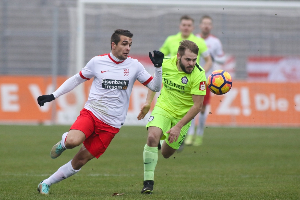 26.11.2016; Fussball; KSV Hessen Kassel - FC Nöttingen; im Bild: Marco Dawid (KSV Hessen Kassel), Colin Bitzer (FC Nöttingen)
Foto: Hedler