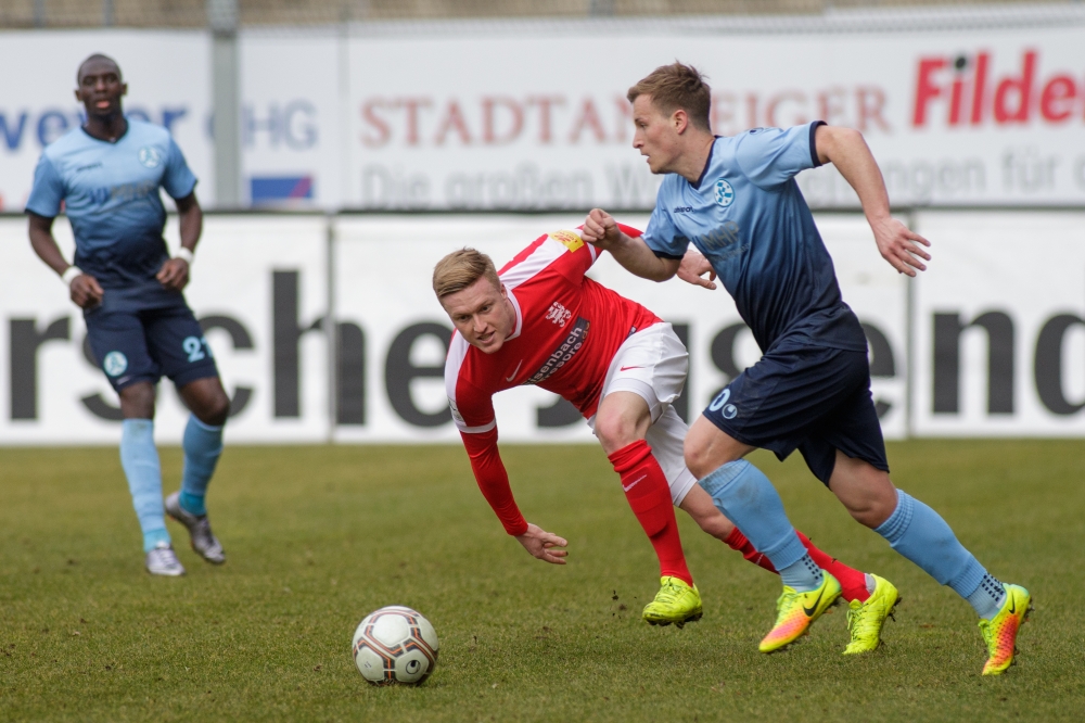 18.02.2017; Fussball; Fussball; Regionalliga Südwest; 25. Spieltag; GAZI-Stadion auf der Waldau; SV Stuttgarter Kickers - KSV Hessen Kassel; im Bild v.l.: Nicolai Lorenzoni (KSV Hessen Kassel), Alessandro Abruscia (Stuttgarter Kickers)
Foto: Hedler