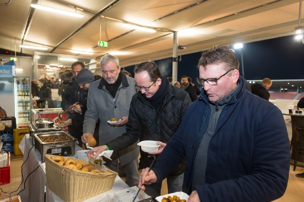 Wirtschaft trifft Sport: mowin.net, BVL, DEENET beim KSV Hessen Kassel. Spiel gegen Waldhof Mannheim, 24.02.2017