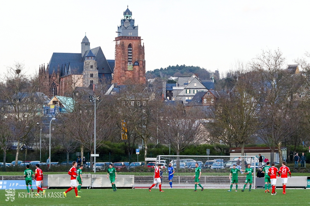 Watzenborn - KSV;
28.03.2017; Fussball; Regionalliga Südwest; SC Teutonia Watzenborn-Steinberg - KSV Hessen Kassel; im Bild v.l.n.r.: Blick aus dem SCT Sportpark Wetzlar in Richtung Wetzlarer Dom
Foto: Hedler