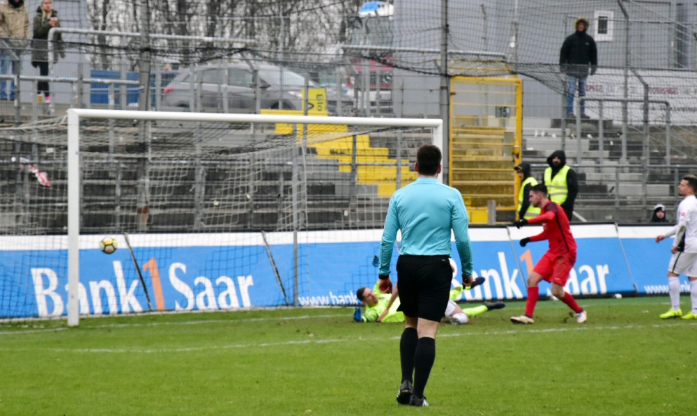 SV Elversberg - KSV Hessen: Sebastian Szimayer trifft zum 1:0