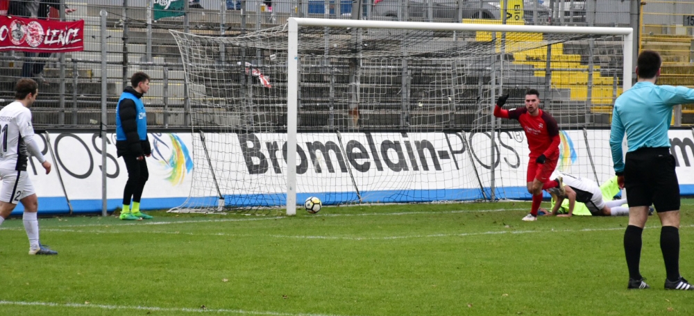 SV Elversberg - KSV Hessen: Sebastian Szimayer trifft zum 1:0