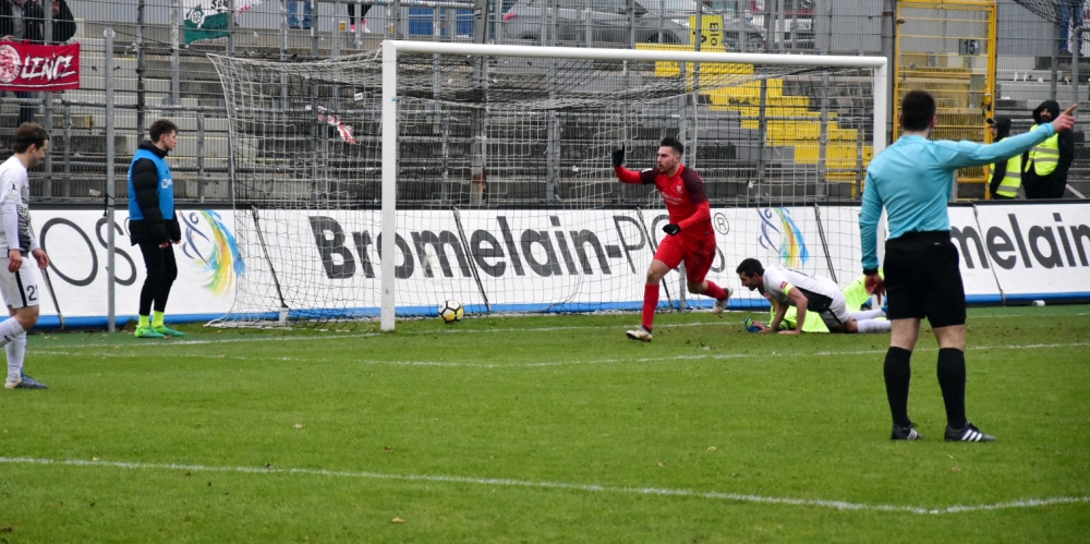 SV Elversberg - KSV Hessen: Sebastian Szimayer trifft zum 1:0