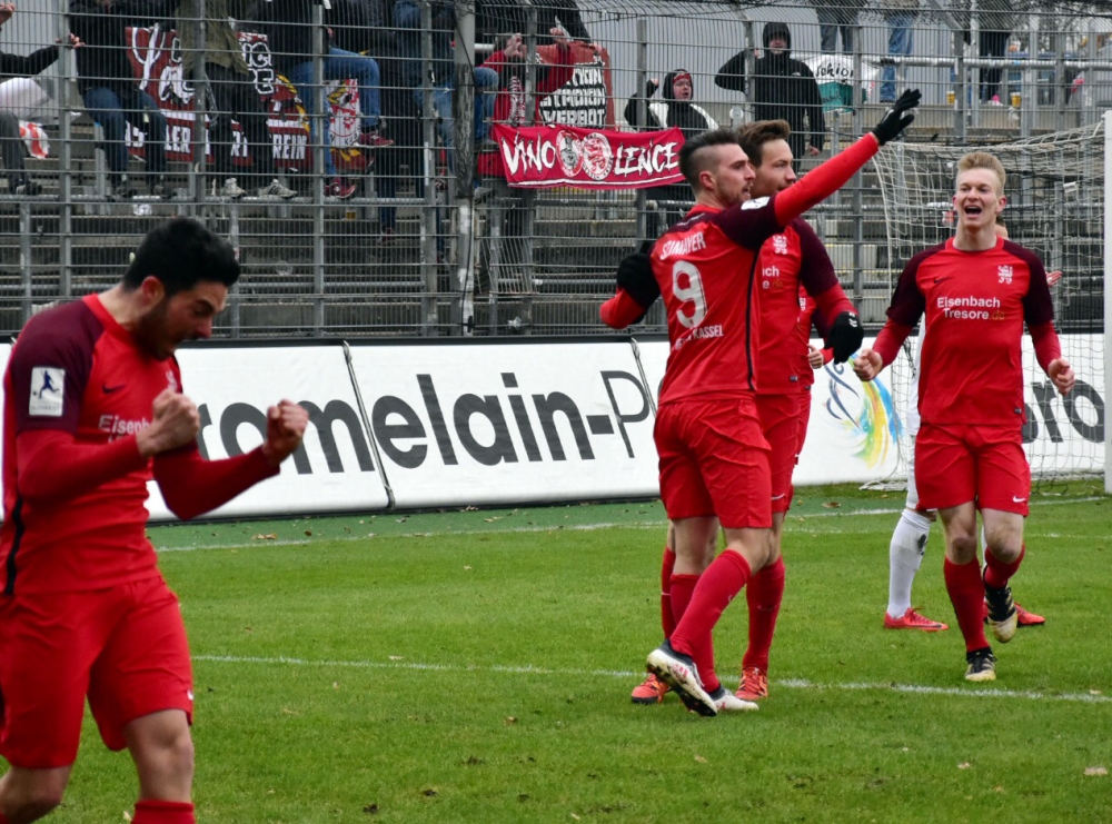 SV Elversberg - KSV Hessen: Jubel. Adrian Bravo-Sanchez, Sebastian Szimayer, Lucas Albrecht, Brian Schwechel