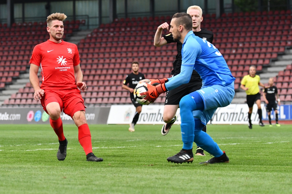 Lotto Hessenliga 2018/2019, KSV Hessen Kassel, FSC Lohfelden, Endstand 1:0, Sebastian Schmeer (KSV Hessen Kassel), Maximilian Zuncker (FSC Lohfelden)