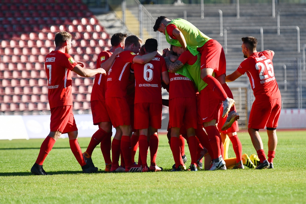 Lotto Hessenliga 2018/2019, KSV Hessen Kassel, SG Barockstadt Fulda-Lehnerz, Endstand 4:1, Jubel zum 2:1