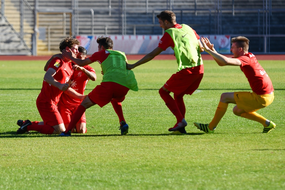 Lotto Hessenliga 2018/2019, KSV Hessen Kassel, SG Barockstadt Fulda-Lehnerz, Endstand 4:1, Jubel zum 2:1