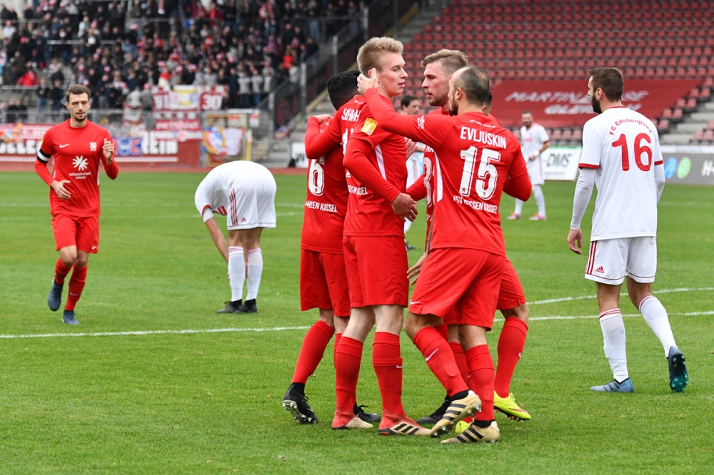 Lotto Hessenliga 2018/2019, KSV Hessen Kassel, FC Ederbergland, Endstand 4:1, Jubel zum 1:1