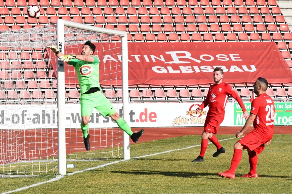 Lotto Hessenliga 2018/2019, KSV Hessen Kassel, Spvgg. Neu-Isenburg, Endstand 3:1, Sebastian Schmeer (KSV Hessen Kassel), Mahir Saglik (KSV Hessen Kassel)