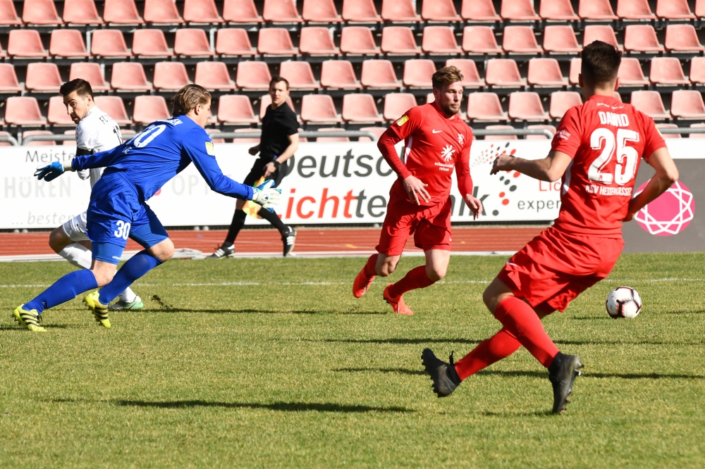 Lotto Hessenliga 2018/2019, KSV Hessen Kassel, FC Giessen, Endstand 0:0, Sebastian Schmeer (KSV Hessen Kassel), Marco Dawid (KSV Hessen Kassel)