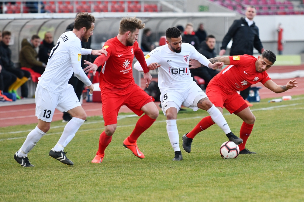 Lotto Hessenliga 2018/2019, KSV Hessen Kassel, FC Giessen, Endstand 0:0, Sebastian Schmeer (KSV Hessen Kassel), Nael Najjar (KSV Hessen Kassel)