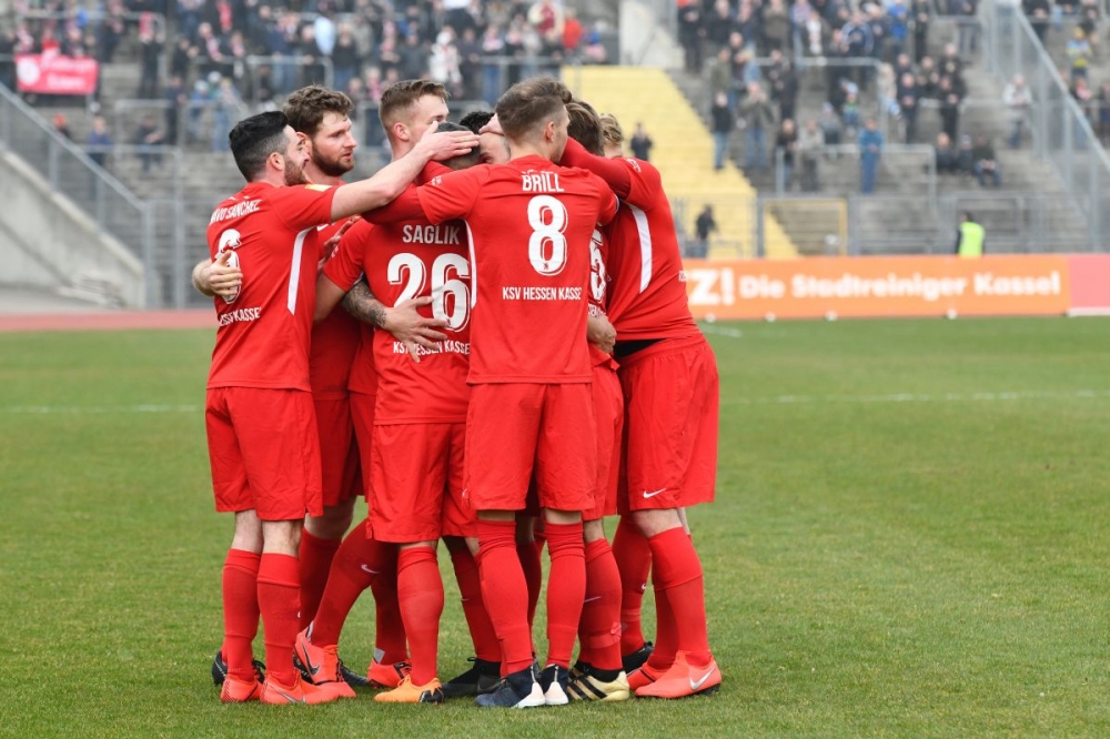 Lotto Hessenliga 2018/2019, KSV Hessen Kassel, FC Bayern Alzenau, Endstand 2:0, Jubel zum 1:0, Mahir Saglik (KSV Hessen Kassel)