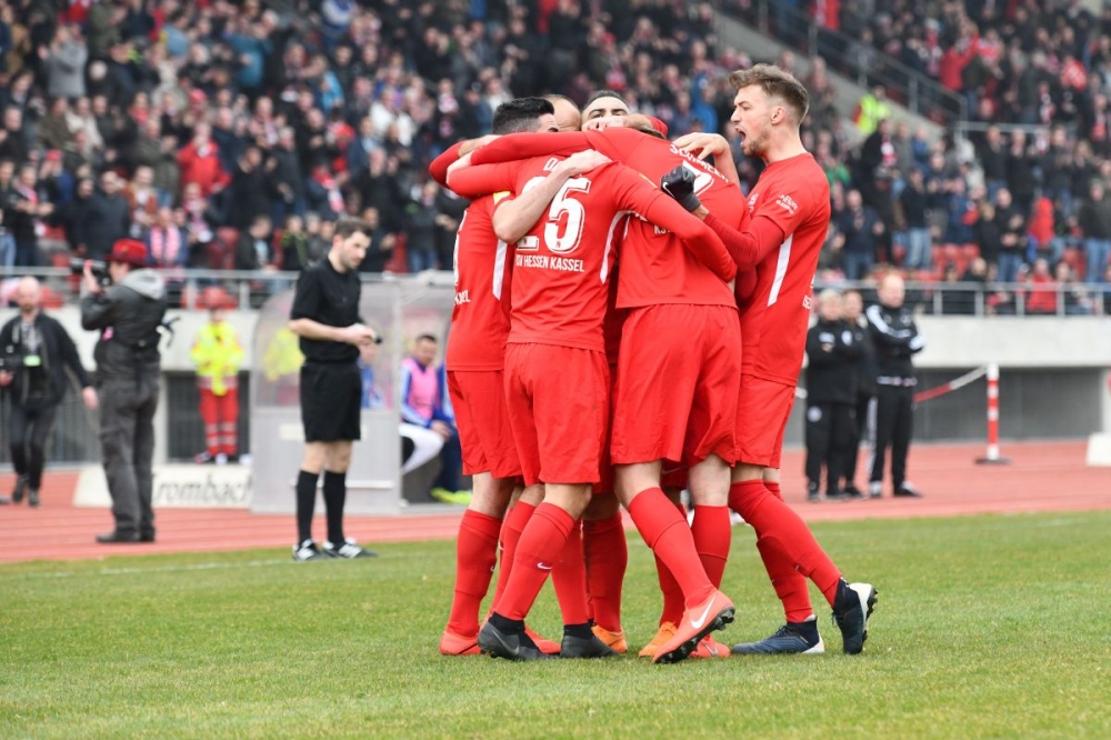 Lotto Hessenliga 2018/2019, KSV Hessen Kassel, FC Bayern Alzenau, Endstand 2:0, Jubel zum 2:0, Marco Dawid (KSV Hessen Kassel)