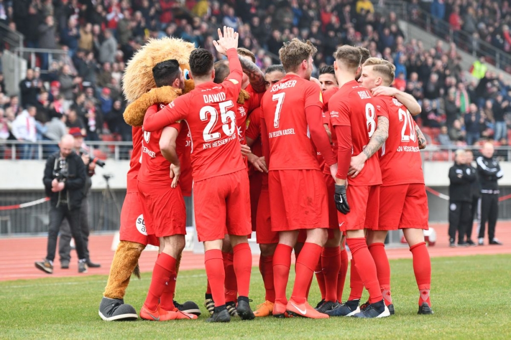 Lotto Hessenliga 2018/2019, KSV Hessen Kassel, FC Bayern Alzenau, Endstand 2:0, Jubel zum 2:0, Marco Dawid (KSV Hessen Kassel)