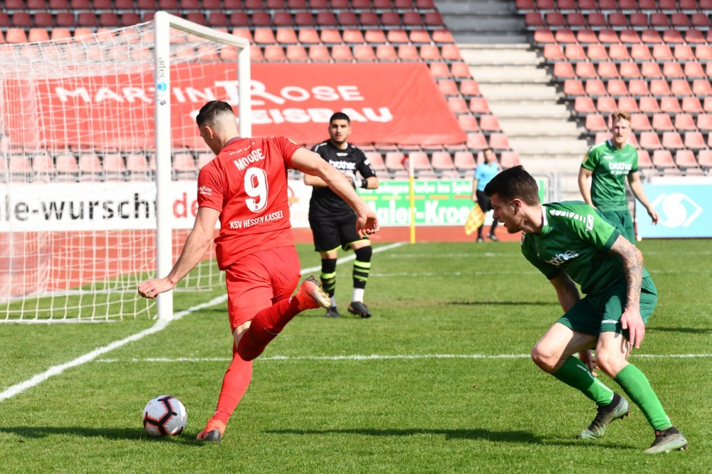 Lotto Hessenliga 2018/2019, KSV Hessen Kassel, Bad Vilbel, Endstand 3:0, Jon Mogge (KSV Hessen Kassel)