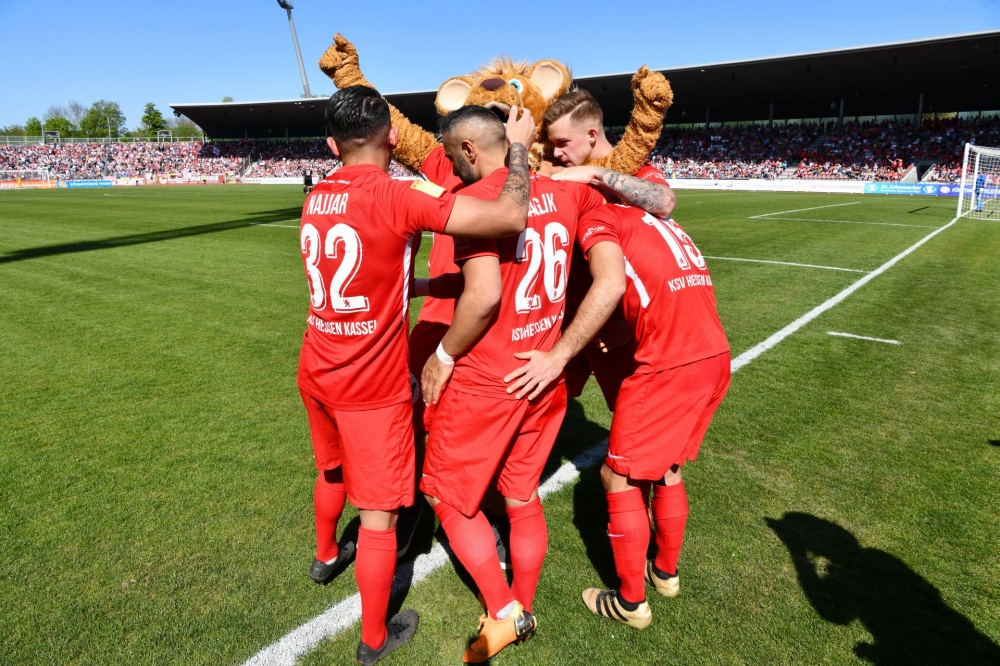 Lotto Hessenliga 2018/2019, KSV Hessen Kassel, KSV Baunatal, Endstand 3:1; Jubel zum 1:0