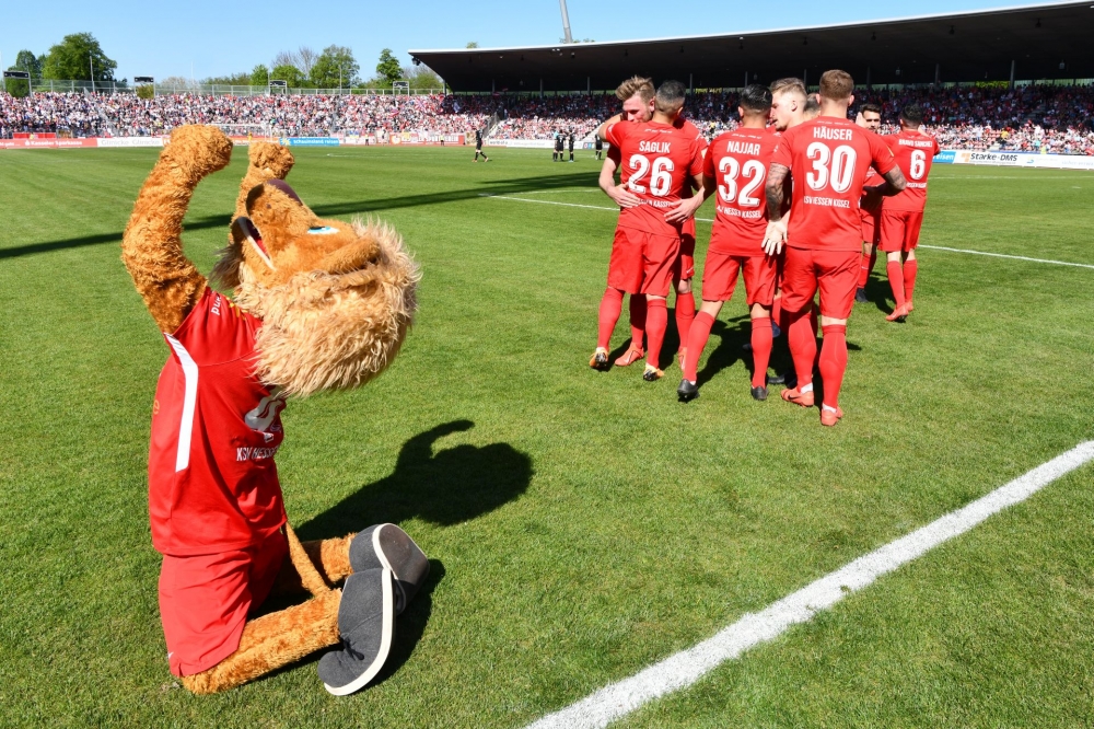 Lotto Hessenliga 2018/2019, KSV Hessen Kassel, KSV Baunatal, Endstand 3:1; Jubel zum 1:0