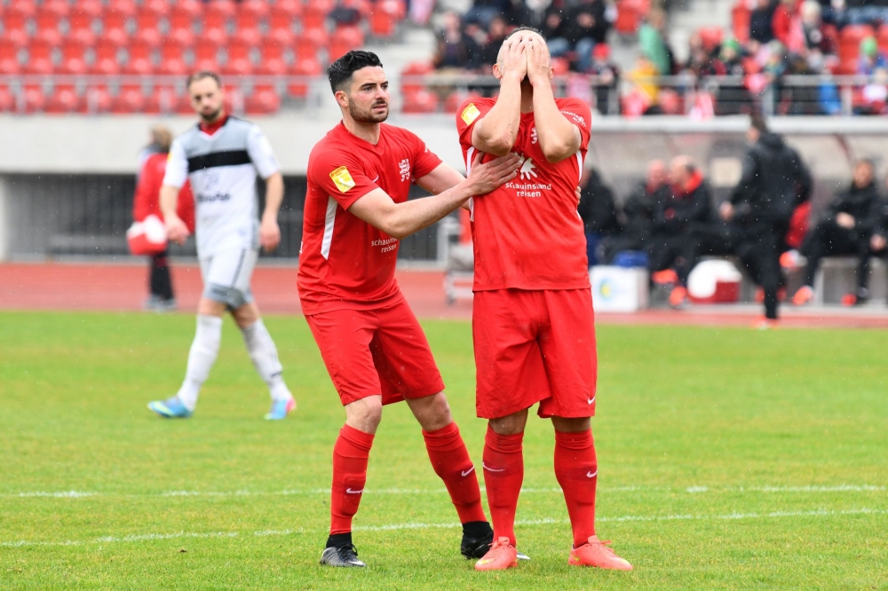 Lotto Hessenliga 2018/2019, KSV Hessen Kassel, SC Waldgirmes, Endstand 2:2, Adrian Bravo Sanchez (KSV Hessen Kassel), Mahir Saglik (KSV Hessen Kassel)