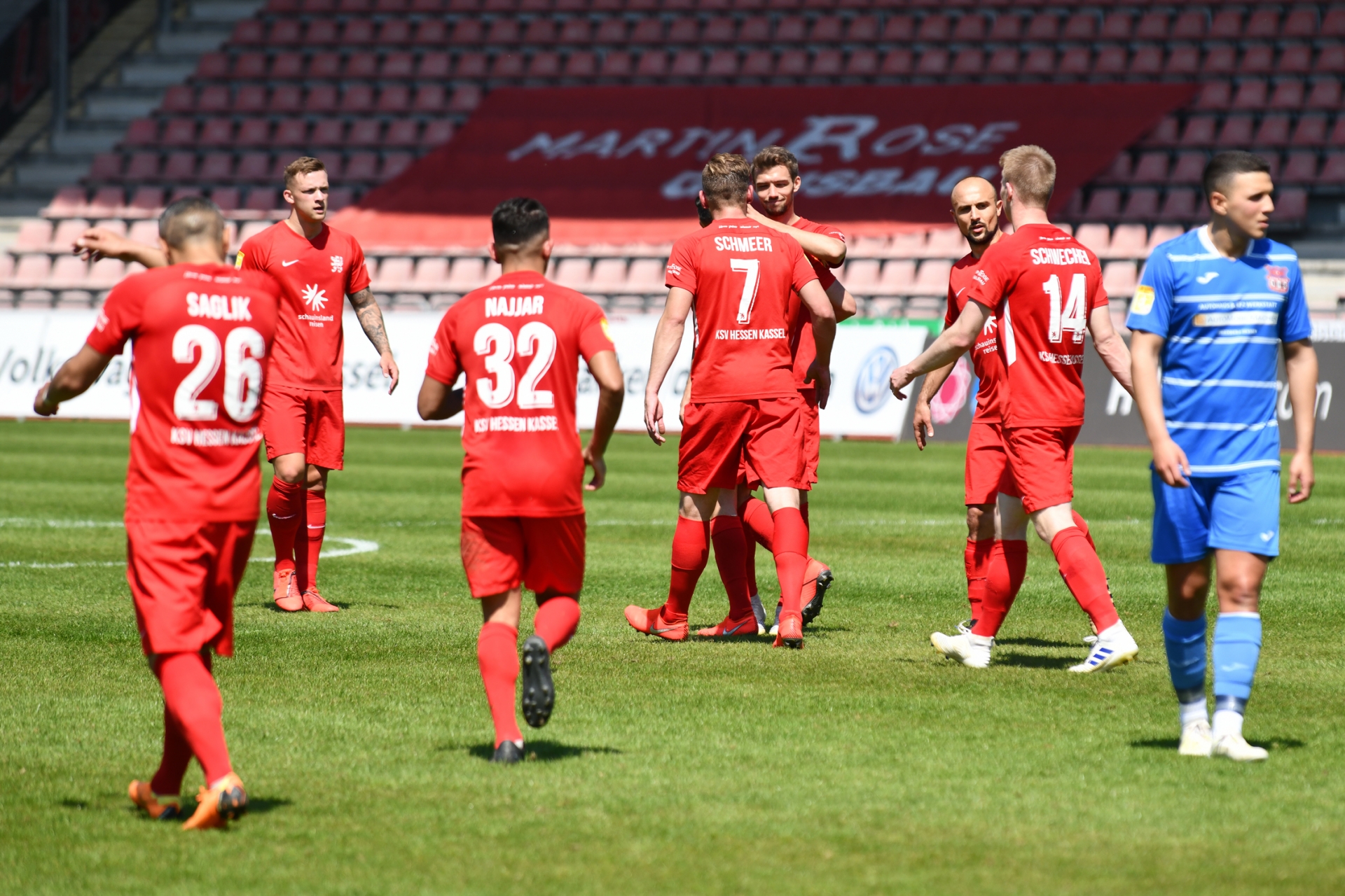 Lotto Hessenliga 2018/2019, KSV Hessen Kassel, Türk Gücü Friedberg, Endstand 4:0, Jubel zum 3:0