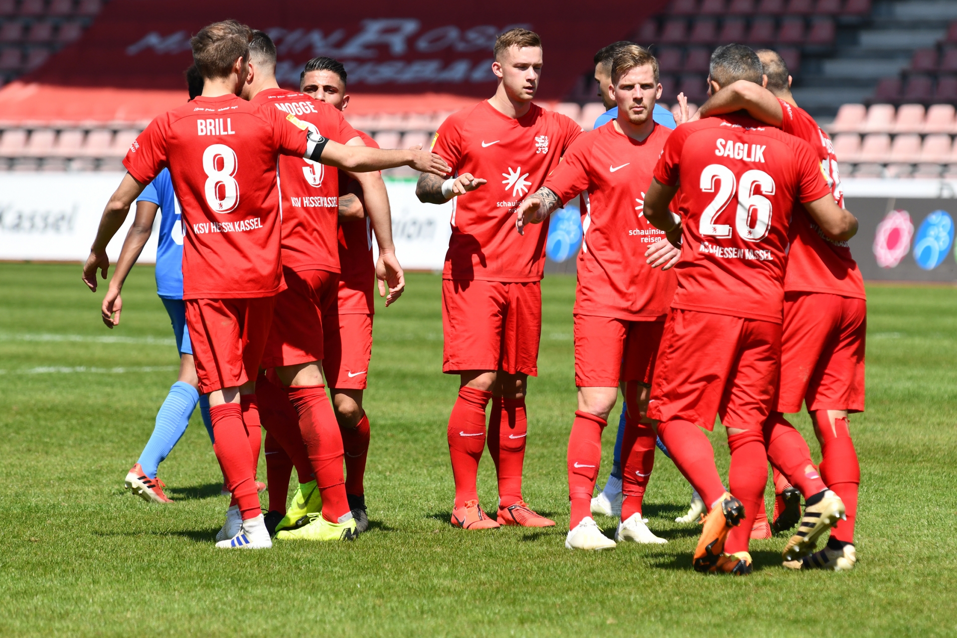 Lotto Hessenliga 2018/2019, KSV Hessen Kassel, Türk Gücü Friedberg, Endstand 4:0, Jubel zum 4:0