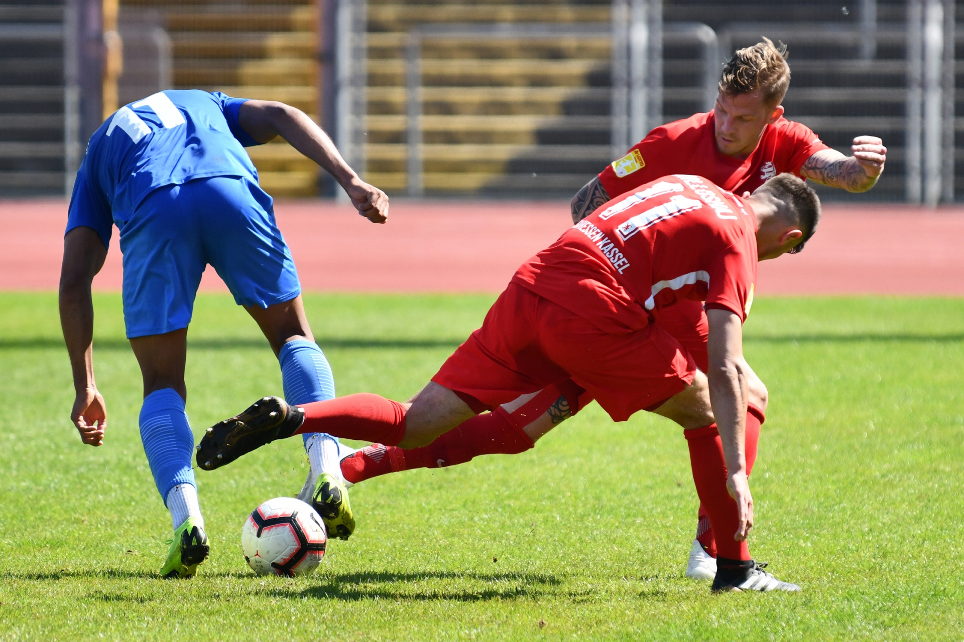 Lotto Hessenliga 2018/2019, KSV Hessen Kassel, Türk Gücü Friedberg, Endstand 4:0, Tim Philipp Brandner (KSV Hessen Kassel), Egli Milloshaj (KSV Hessen Kassel)