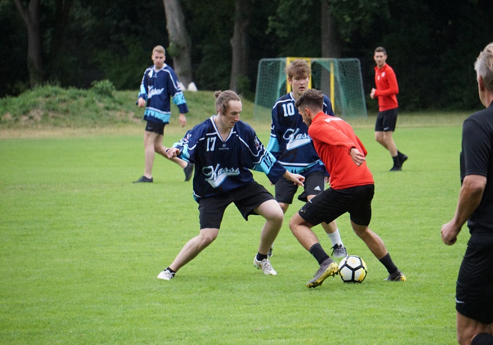 Mannschaftspräsentation und Spaßspiel gegen die Eishockeyjugend Kassel