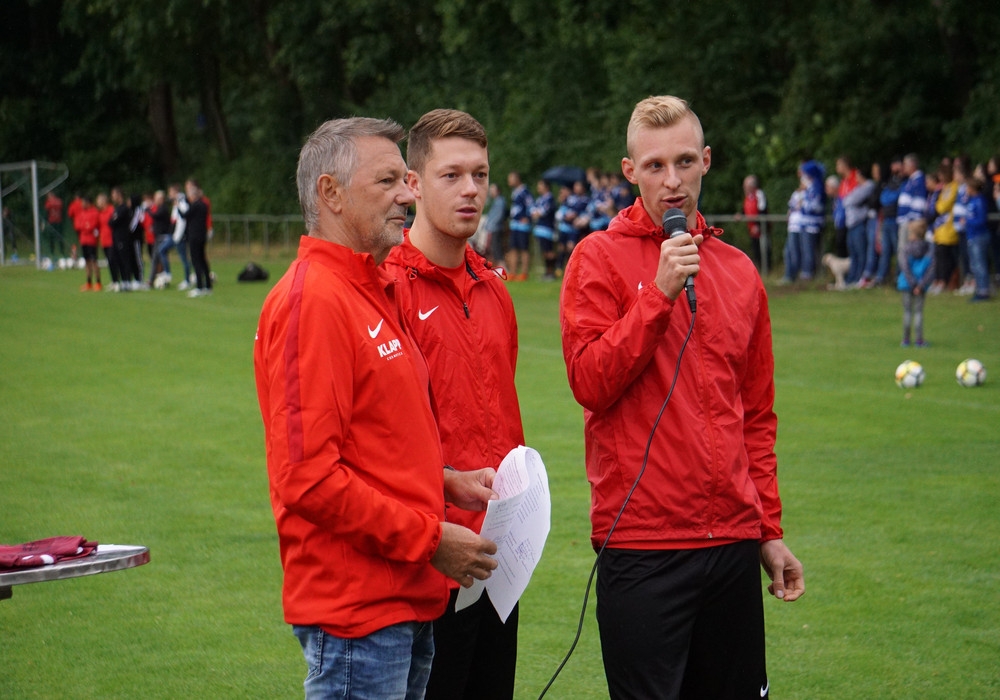 Mannschaftspräsentation und Spaßspiel gegen die Eishockeyjugend Kassel