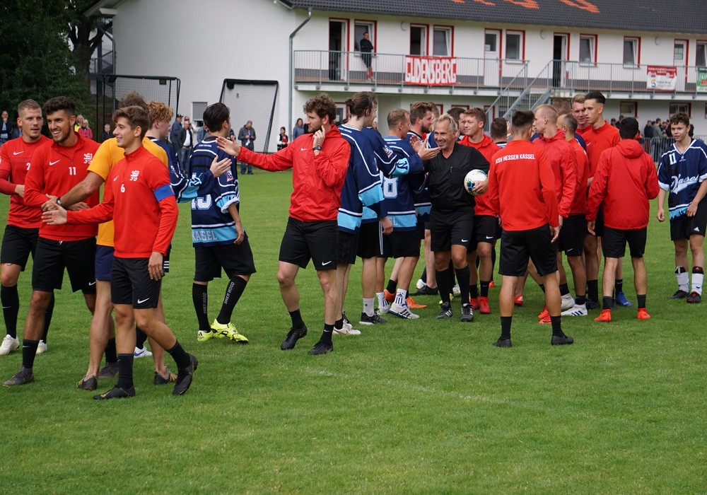 Mannschaftspräsentation und Spaßspiel gegen die Eishockeyjugend Kassel