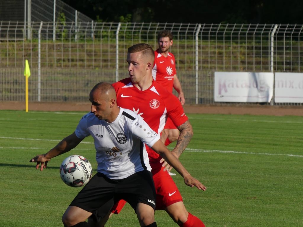 1. Hanauer FC 1893, KSV Hessen Kassel, Häuser im Zweikampf