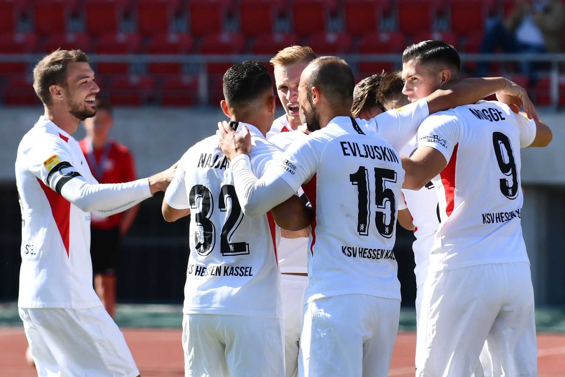 Lotto Hessenliga 2019/2020, KSV Hessen Kassel, TUS Dietkirchen, Endstand 4:0; Jubel zum 1:0