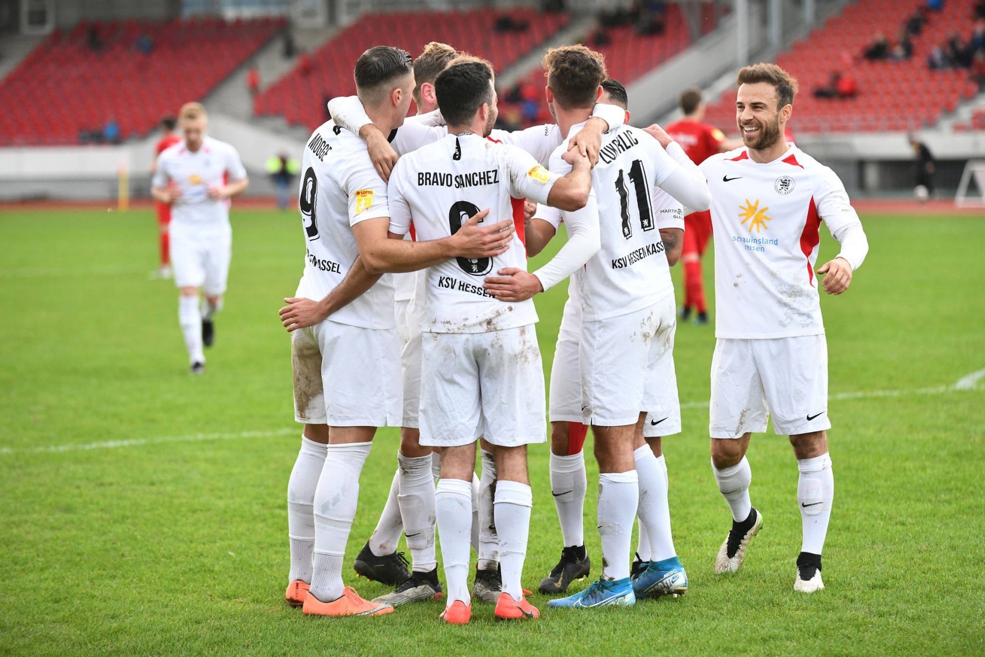 KSV Hessen Kassel, Rot-Weiss Walldorf, Endstand 4:0, Jubel zum 2:0