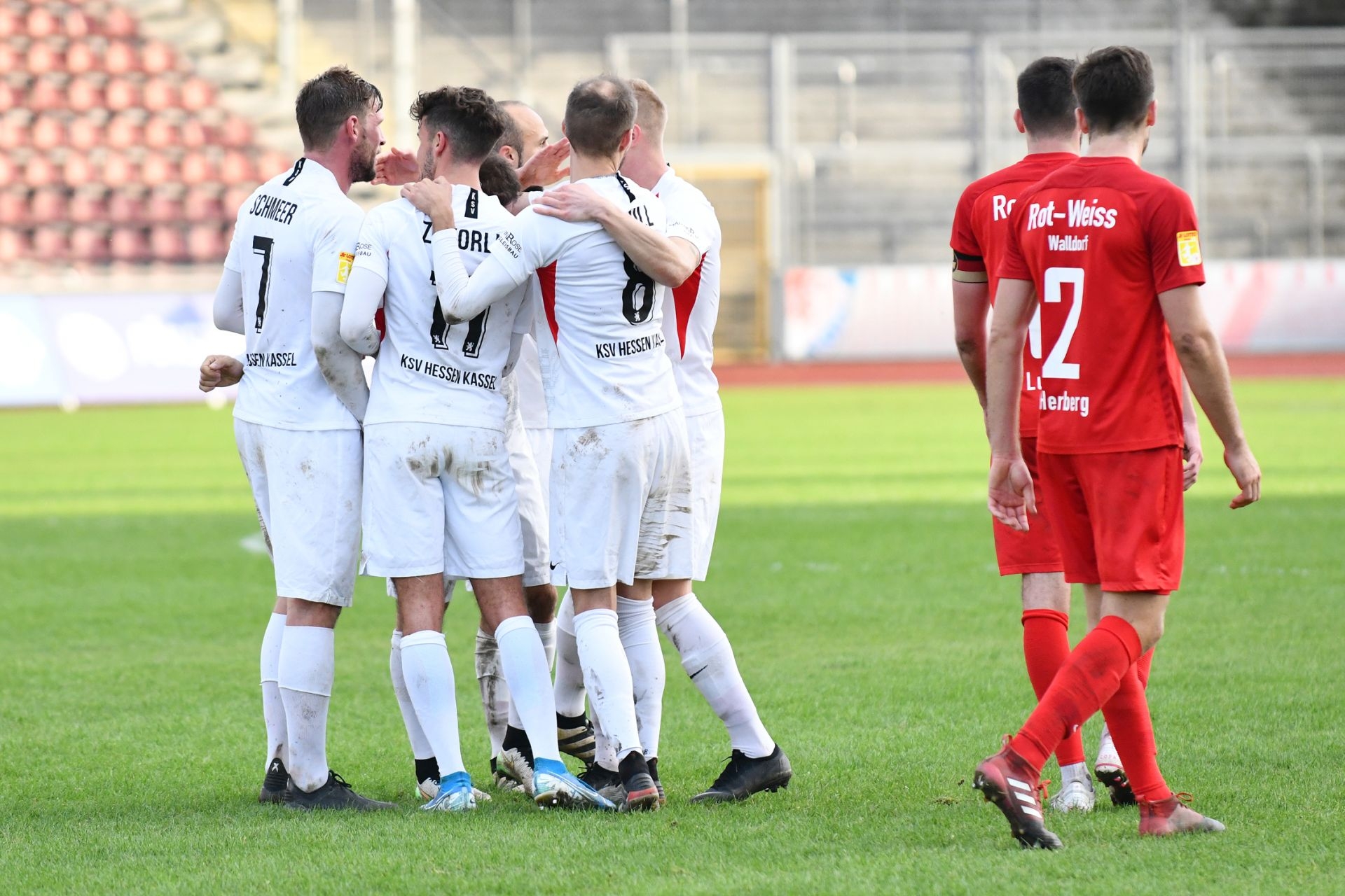 KSV Hessen Kassel, Rot-Weiss Walldorf, Endstand 4:0, Jubel zum 4:0