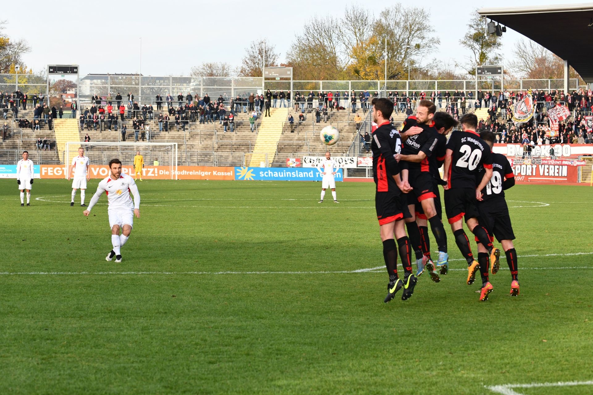 Lotto Hessenliga 2019/2020, KSV Hessen Kassel, SC Waldgirmes, Endstand 4:1, Freistoss, Tor zum 1.1, Alban Meha (KSV Hessen Kassel)