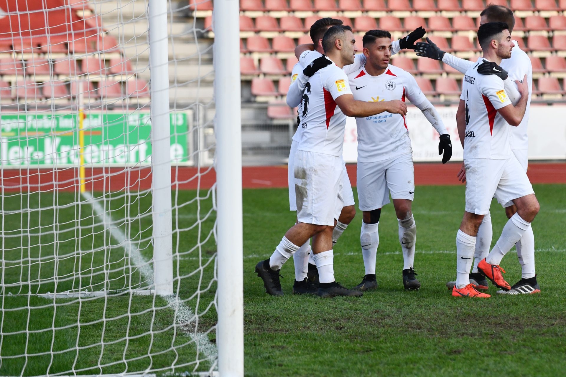 Lotto Hessenliga 2019/2020, KSV Hessen Kassel, SC Waldgirmes, Endstand 4:1, Jubel zum 3:1