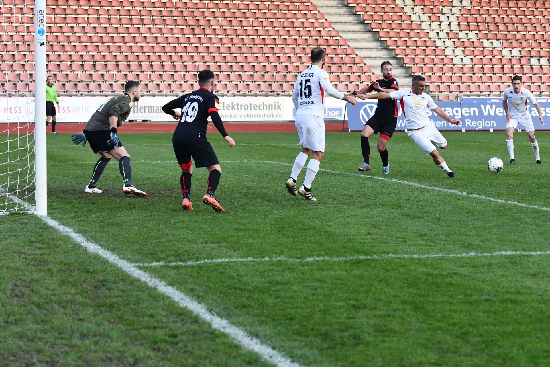 Lotto Hessenliga 2019/2020, KSV Hessen Kassel, SC Waldgirmes, Endstand 4:1, Mahir Saglik (KSV Hessen Kassel)