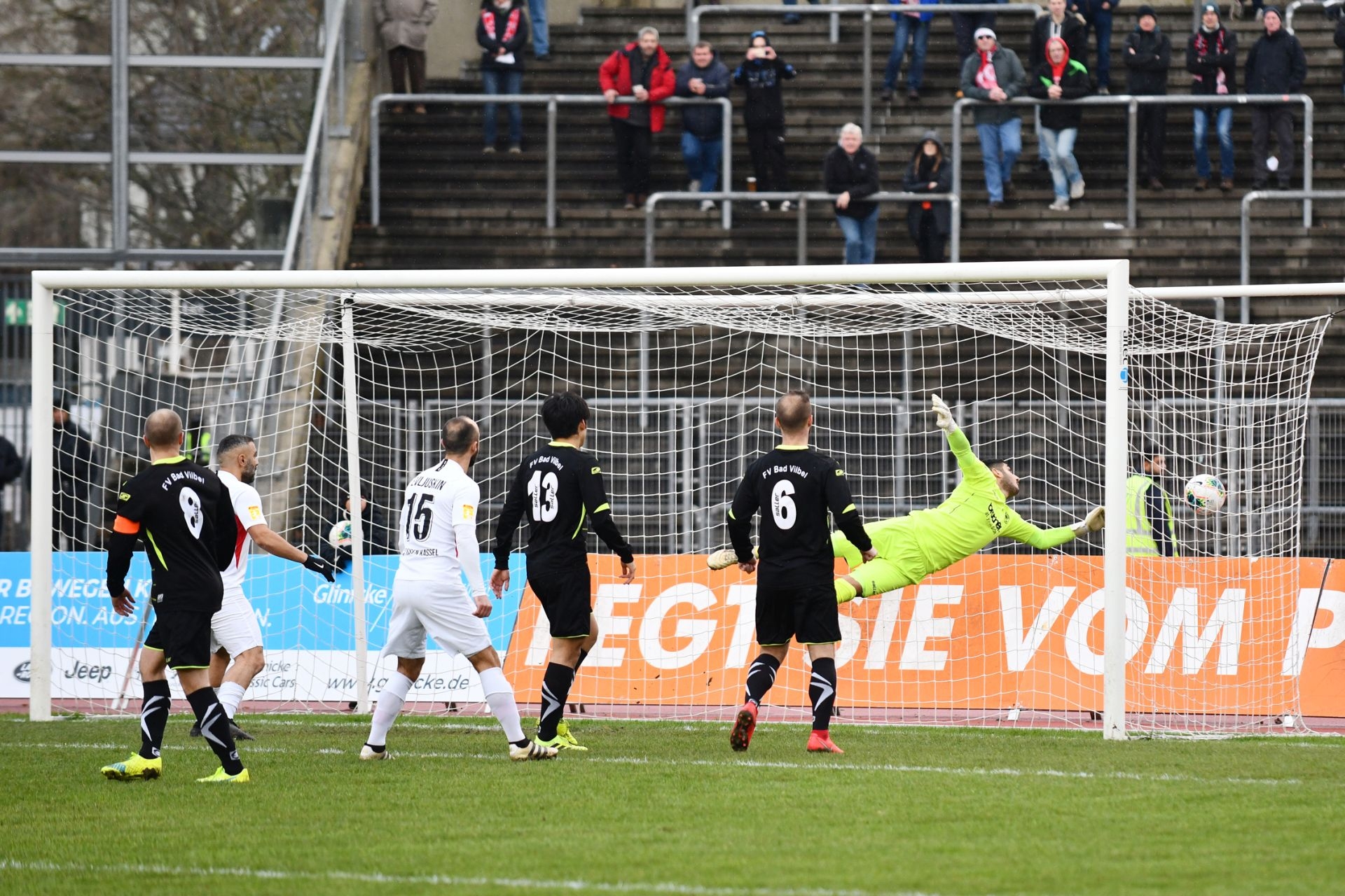 Lotto Hessenliga 2019/2020, KSV Hessen Kassel, FV Bad Vilbel, Endstand 6:1, Tor zum 1:0, Mahir Saglik (KSV Hessen Kassel), Sergej Evljuskin (KSV Hessen Kassel)