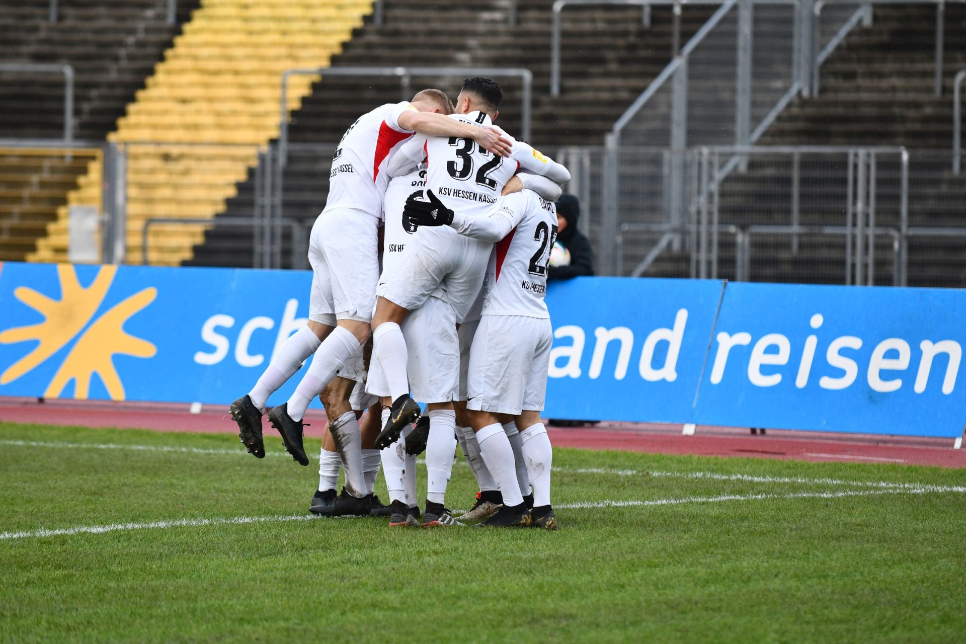 Lotto Hessenliga 2019/2020, KSV Hessen Kassel, FV Bad Vilbel, Endstand 6:1, Jubel zum 2:0