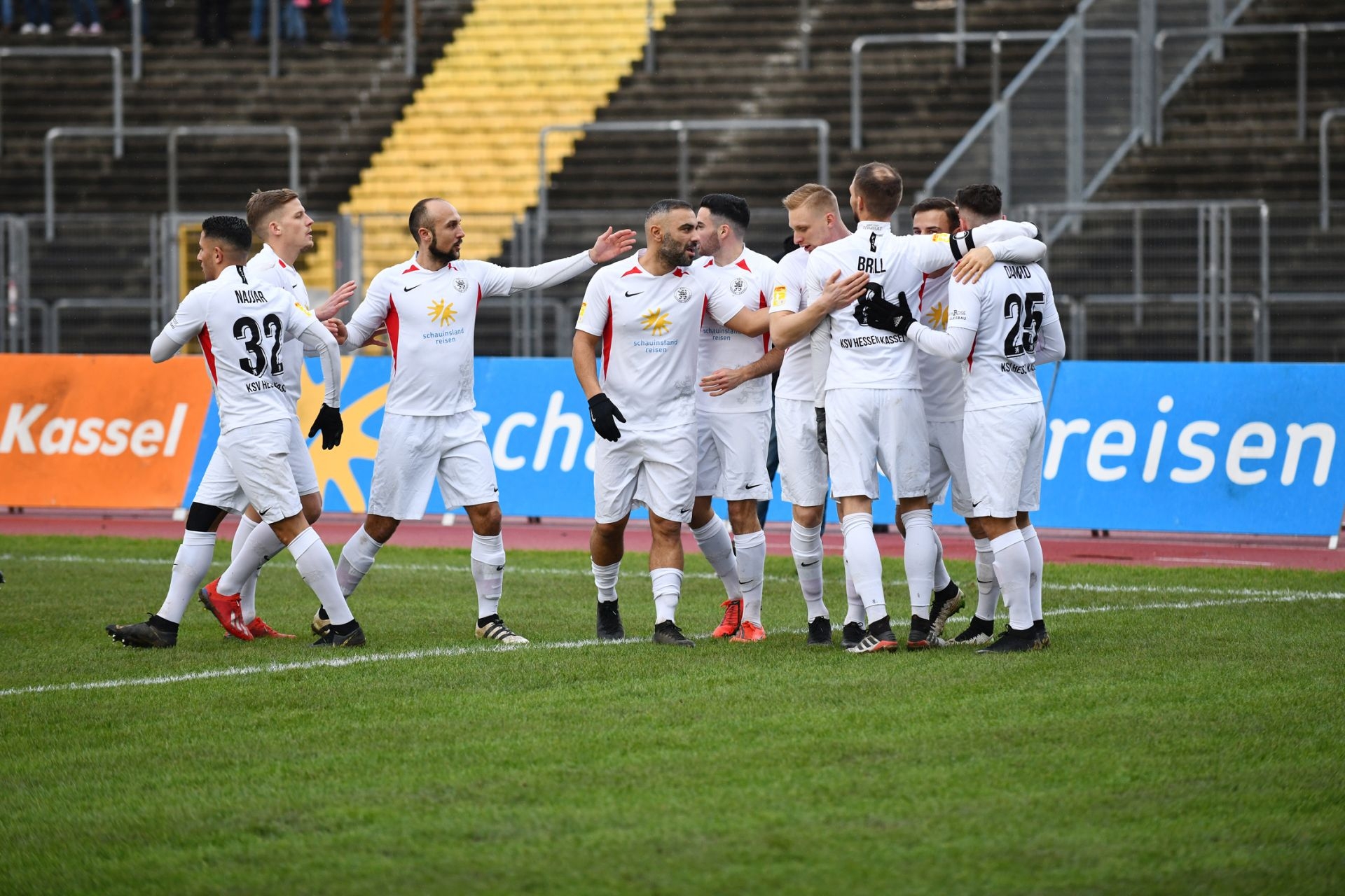 Lotto Hessenliga 2019/2020, KSV Hessen Kassel, FV Bad Vilbel, Endstand 6:1, Jubel zum 2:0