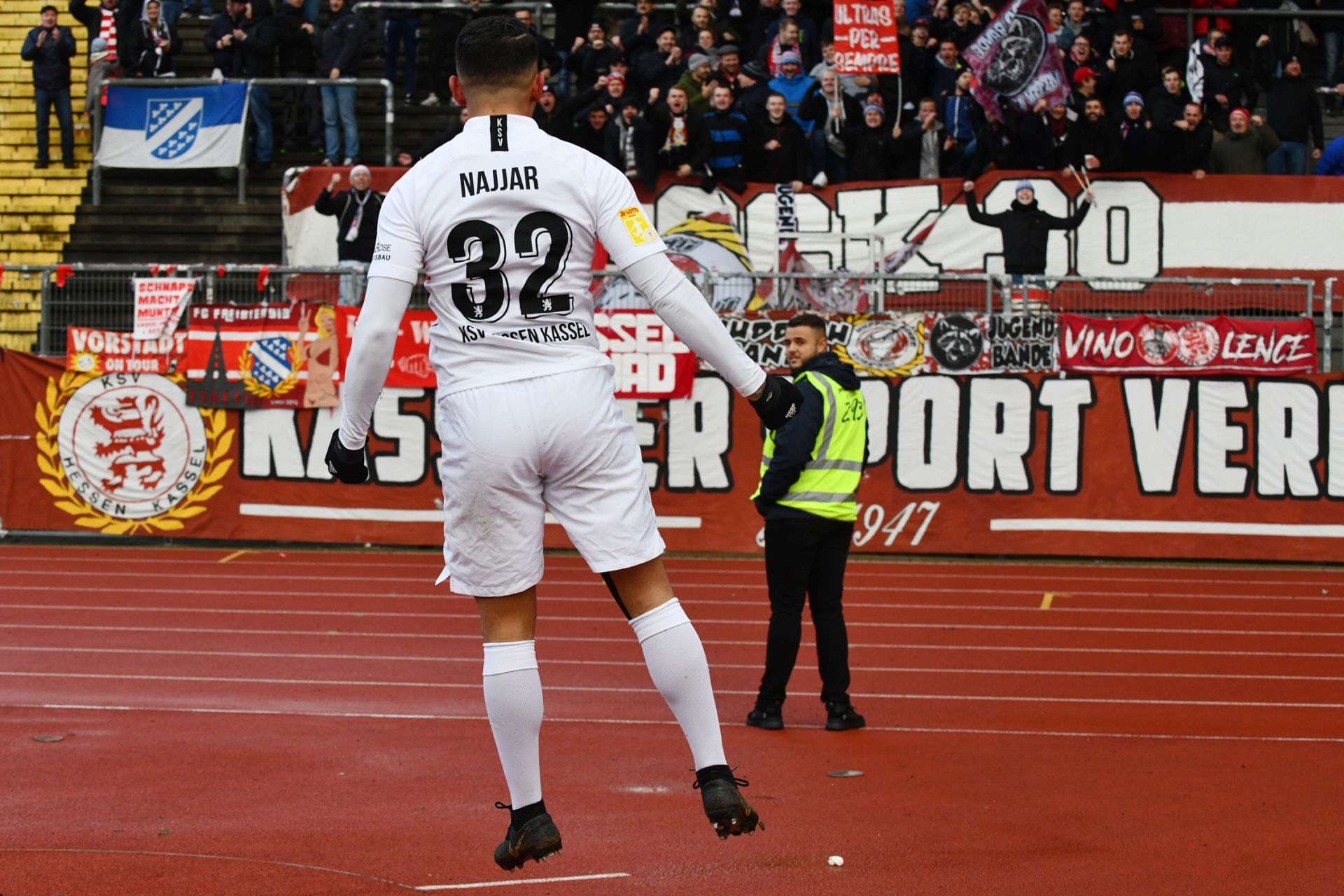 Lotto Hessenliga 2019/2020, KSV Hessen Kassel, FV Bad Vilbel, Endstand 6:1, Jubel zum 3:0, Nael Najjar (KSV Hessen Kassel)