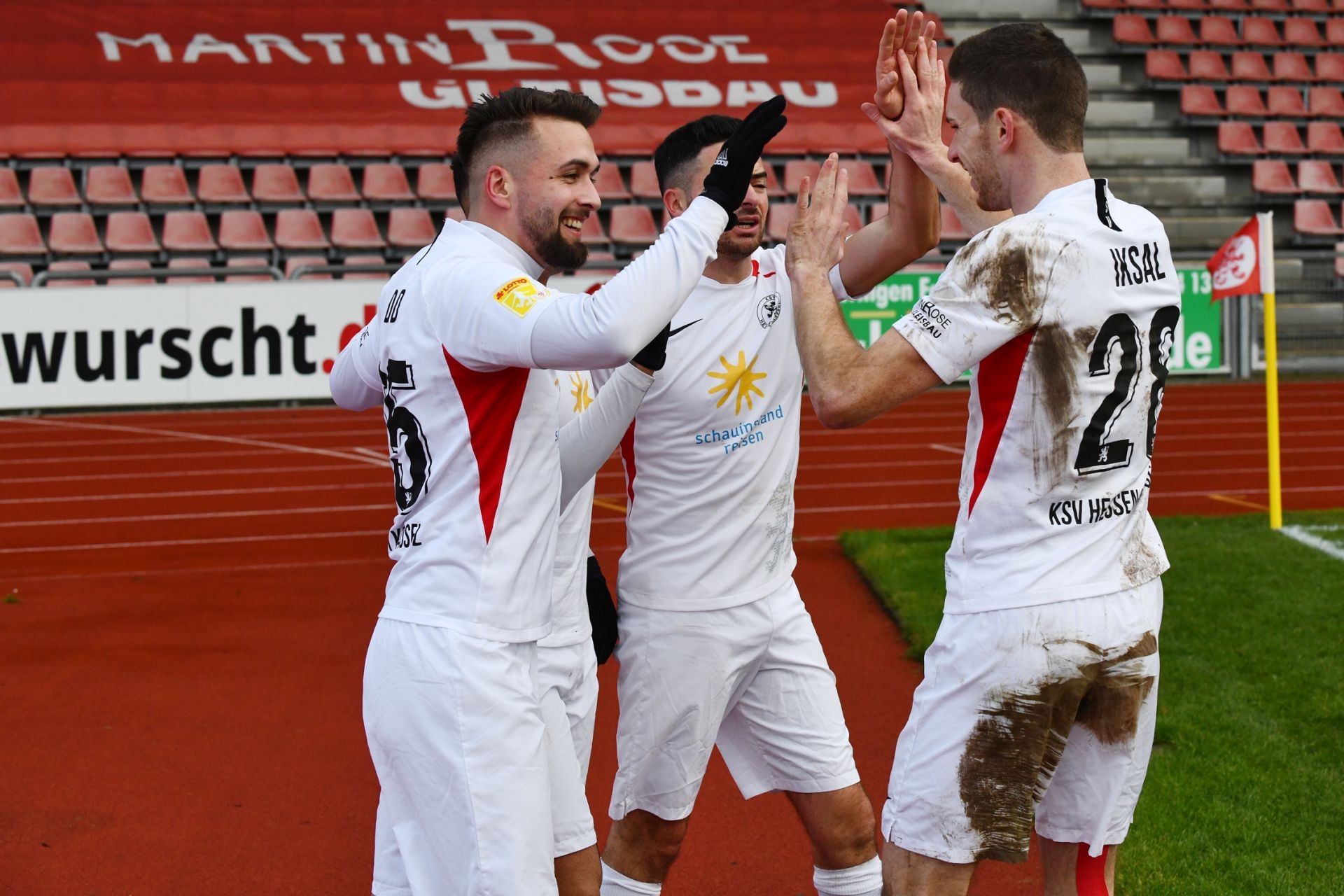 Lotto Hessenliga 2019/2020, KSV Hessen Kassel, FV Bad Vilbel, Endstand 6:1, Jubel zum 3:0