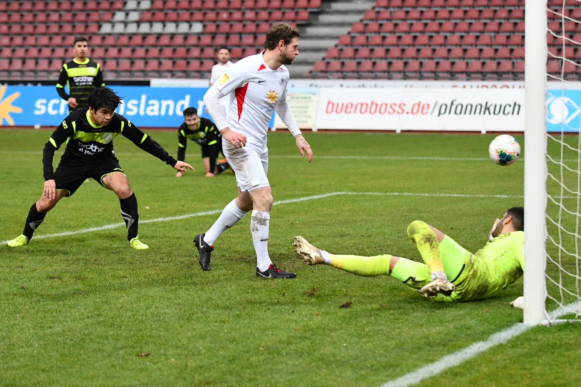 Lotto Hessenliga 2019/2020, KSV Hessen Kassel, FV Bad Vilbel, Endstand 6:1, Torschuss zum 6:1, Ingmar Merle (KSV Hessen Kassel)