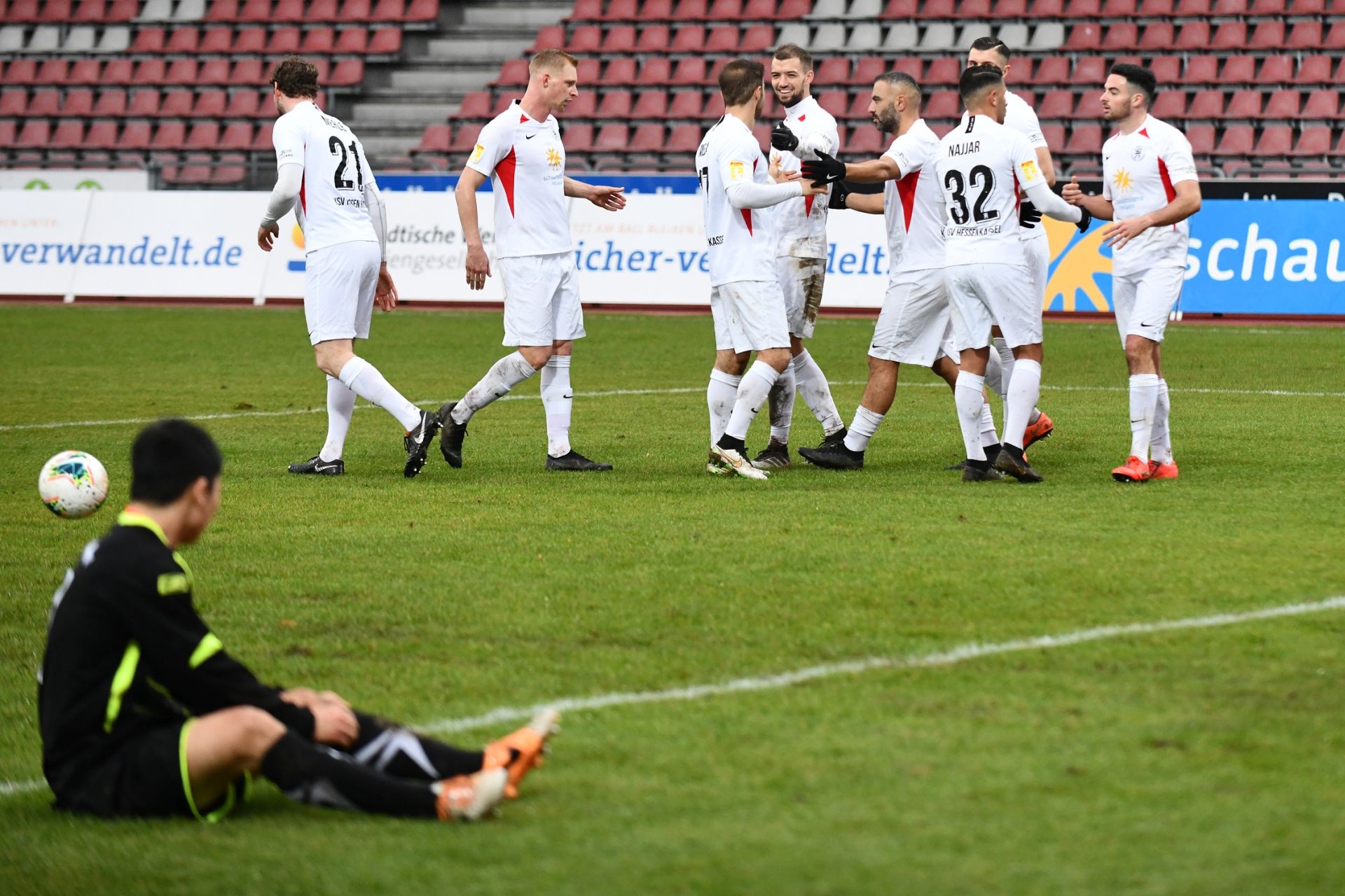 Lotto Hessenliga 2019/2020, KSV Hessen Kassel, FV Bad Vilbel, Endstand 6:1, Jubel zum 6:1